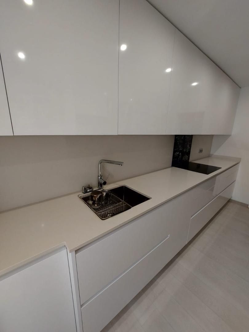 Flat for rent in Rúa Cruz Gallastegui, 7, Zona de Plaza de Barcelos Kitchen of Flat for rent in Pontevedra Capital with Heating, Parquet flooring and Storage room