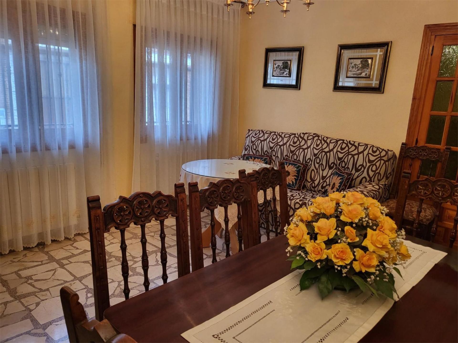 Comedor de Casa adosada de alquiler en Corral de Almaguer con Calefacción, Terraza y Amueblado