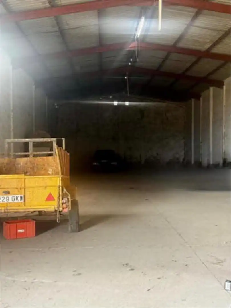 Fabrikhallen zur Miete in Encinarejo de Córdoba Parkplatz von Fabrikhallen zur Miete in Córdoba