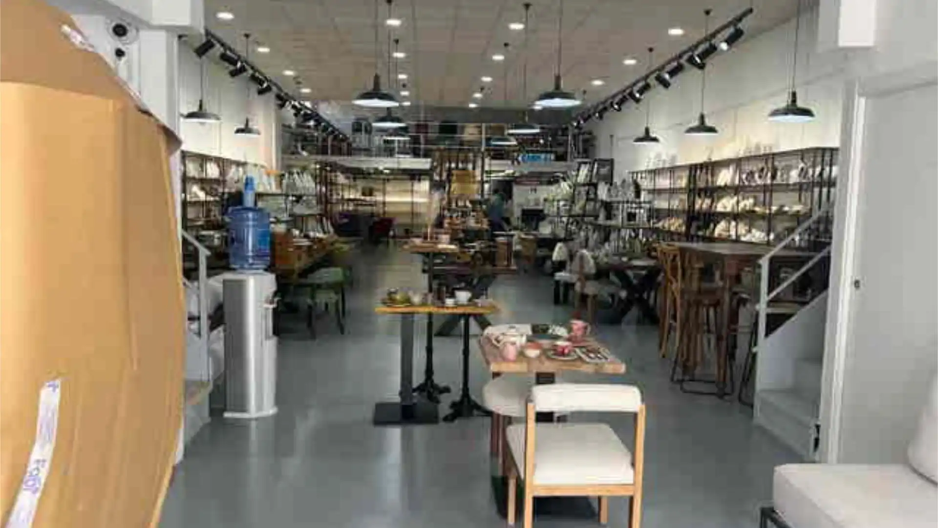 Nave industrial de alquiler en Los Jardines de Marbella - La Ermita Nave industrial de alquiler en Marbella