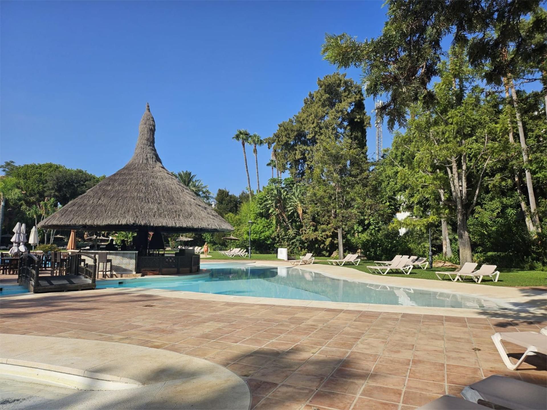 Swimming pool of Flat for rent in Estepona  with Air Conditioner, Heating and Terrace