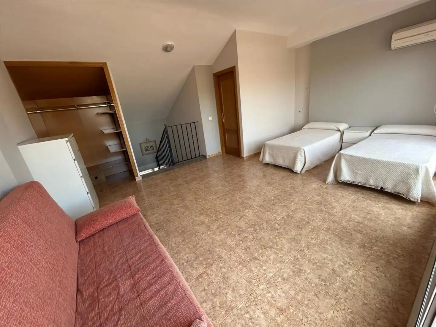 Maisonette zum Verkauf in Avinguda de València, 24, Playa Morro de Gos Schlafzimmer von Maisonette zum Verkauf in Oropesa del Mar / Orpesa mit Klimaanlage, Privatgarten und Terrasse