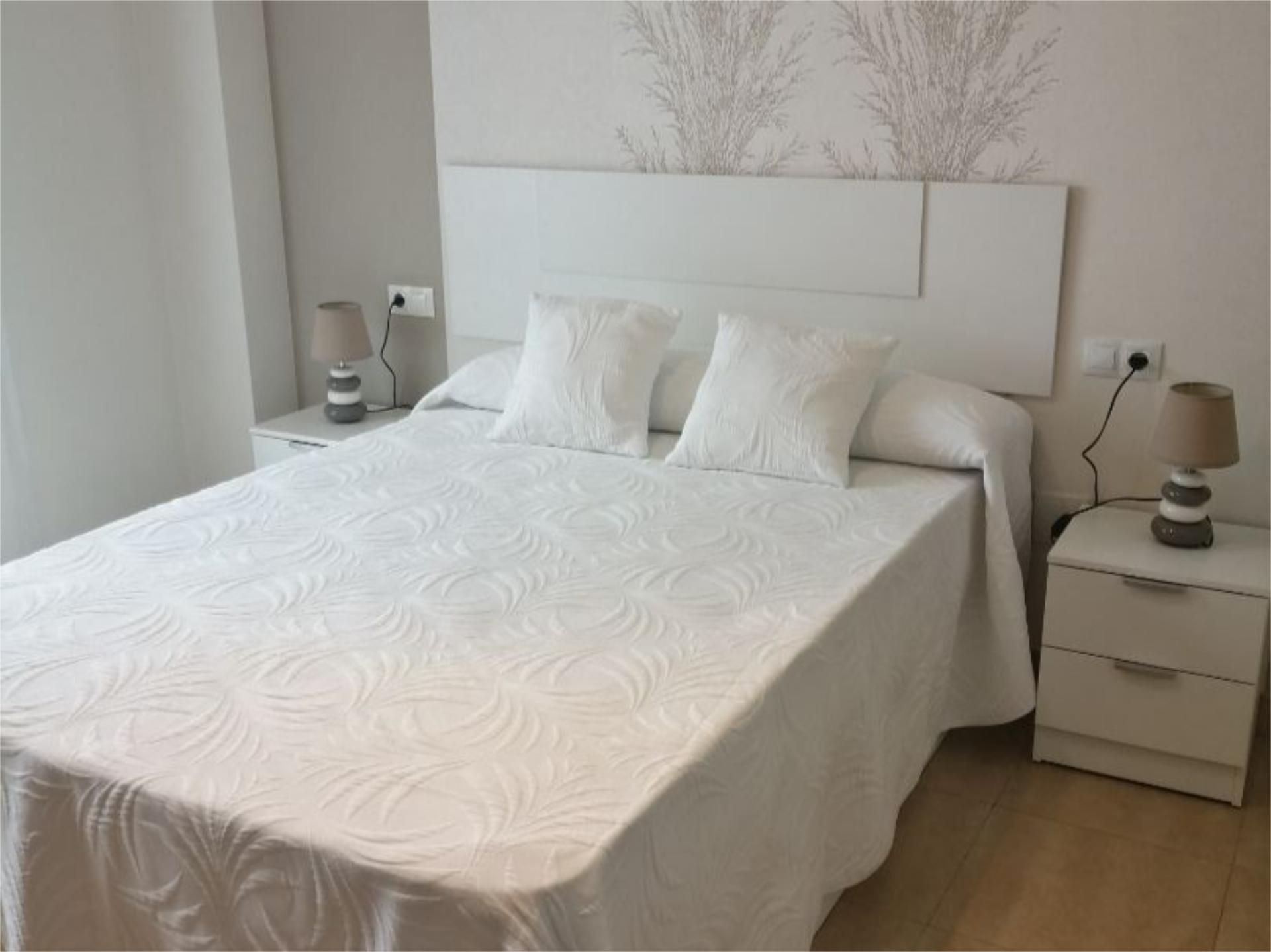 Habitación de Piso de alquiler en Vélez-Málaga con Terraza y Amueblado