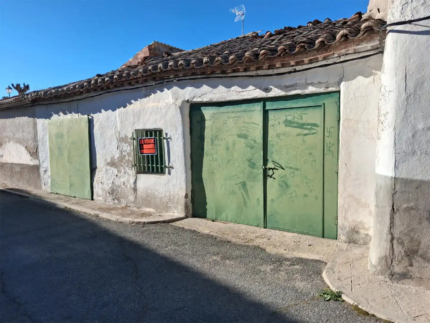 Vista exterior de Traster en venda en Rasueros
