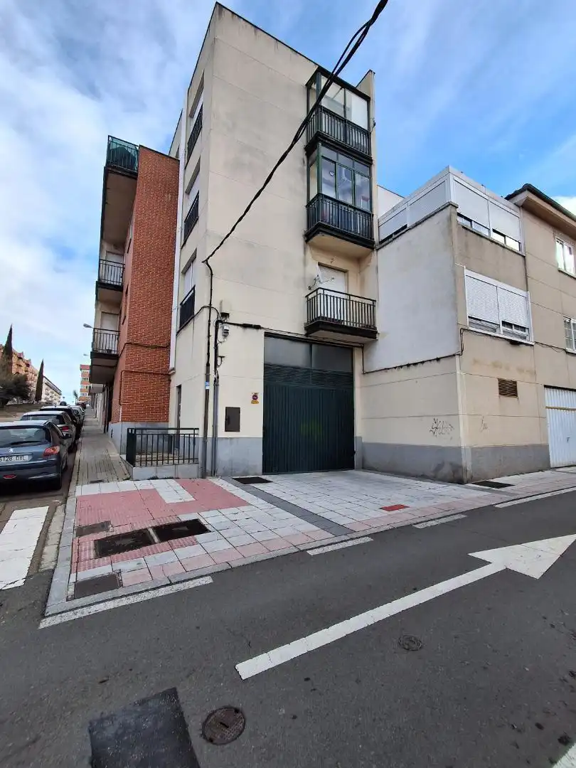 Exterior view of Garage for sale in Salamanca
