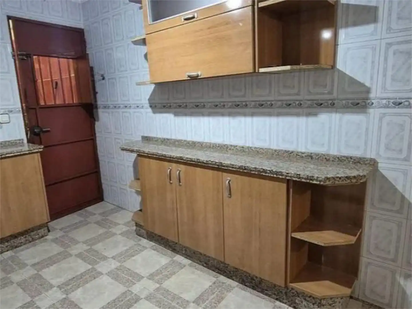 Pis en venda a Calle Grecia, 66, Cerro de Reyes Cuina de Pis en venda en Badajoz amb Calefacció, Terrassa i Moblat