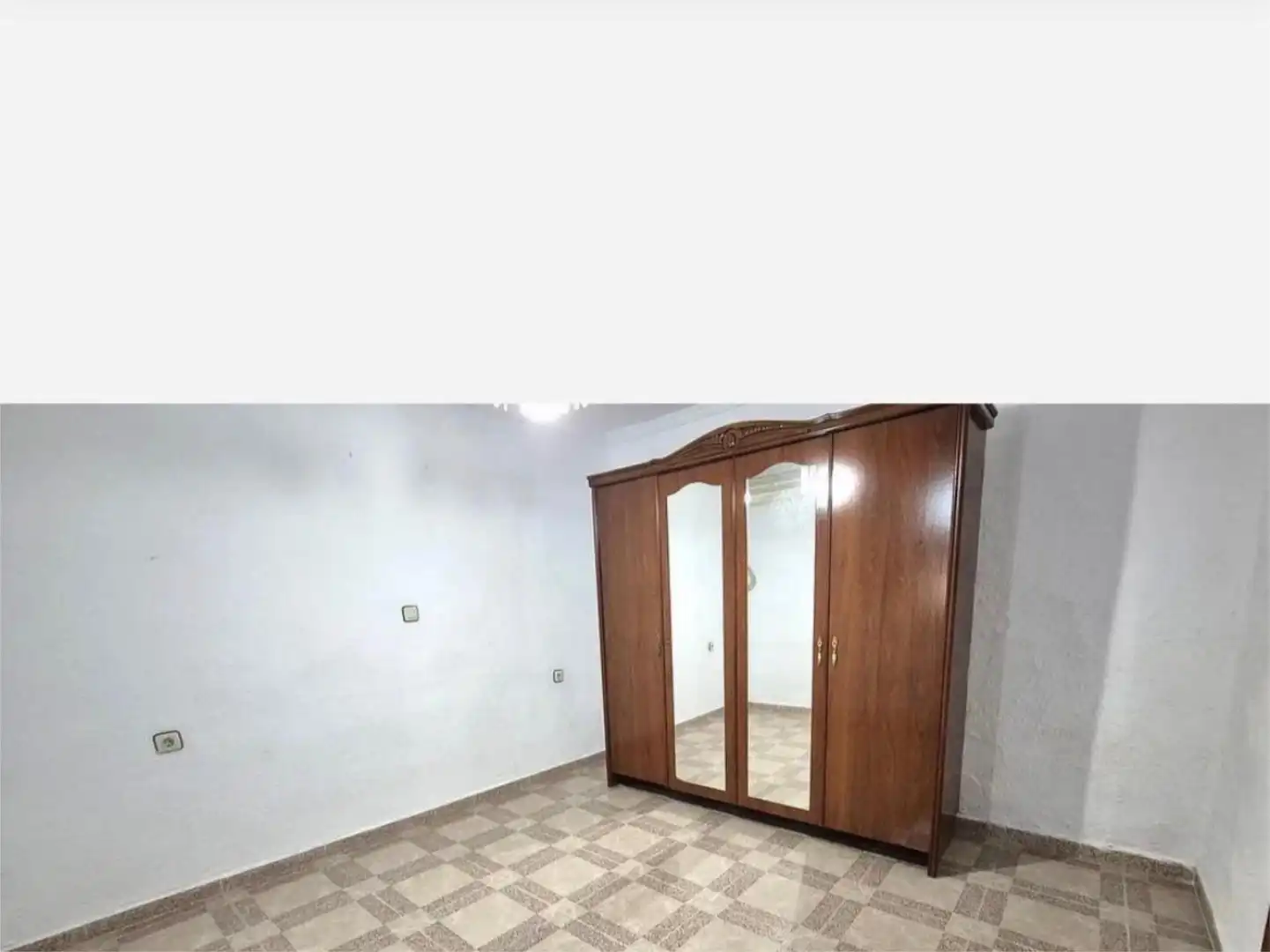 Pis en venda a Calle Grecia, 66, Cerro de Reyes Dormitori de Pis en venda en Badajoz amb Calefacció, Terrassa i Moblat