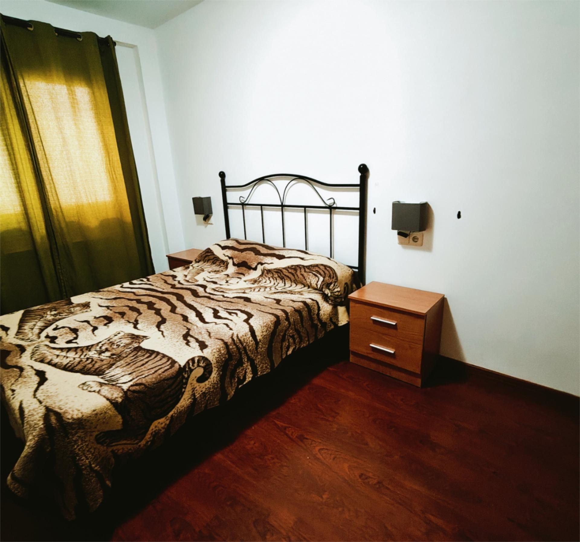 Dormitori de Pis per a compartir en  Teruel Capital amb Moblat