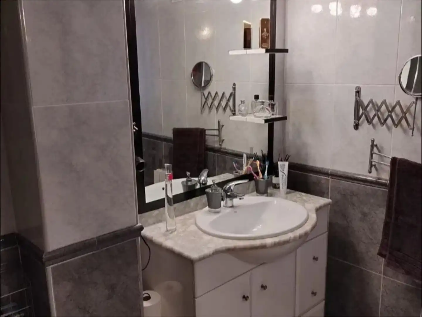 Badezimmer von Wohnung zum Verkauf in Badalona mit Balkon