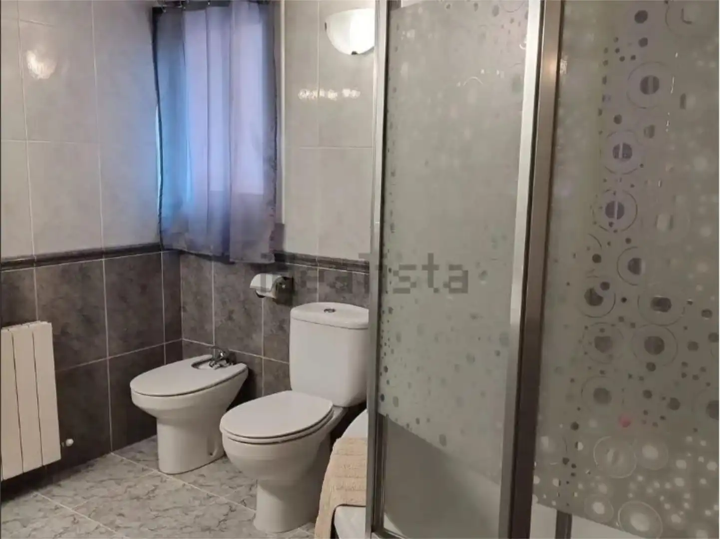 Badezimmer von Wohnung zum Verkauf in Badalona mit Balkon