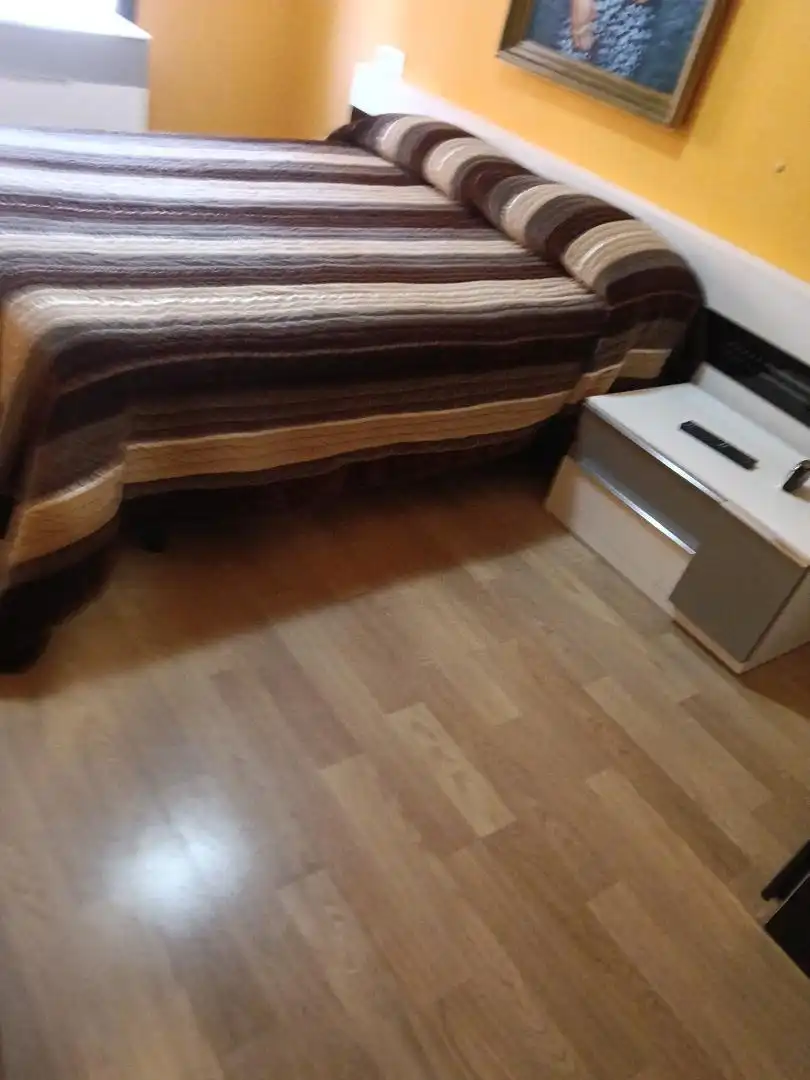Pis en venda a Calle Zaragoza, 26, Flores de Sil - La Placa Dormitori de Pis en venda en Ponferrada amb Aire condicionat, Calefacció i Parquet