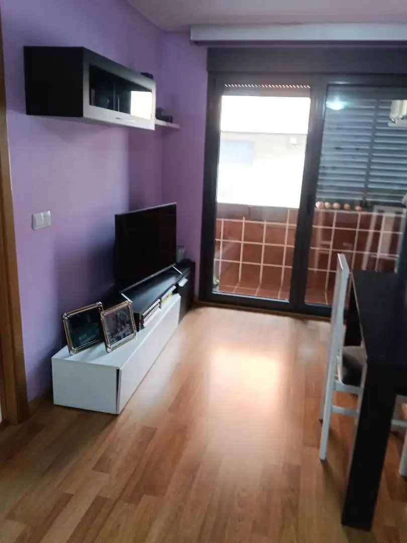 Pis en venda a Calle Zaragoza, 26, Flores de Sil - La Placa Sala d'estar de Pis en venda en Ponferrada amb Aire condicionat, Calefacció i Parquet