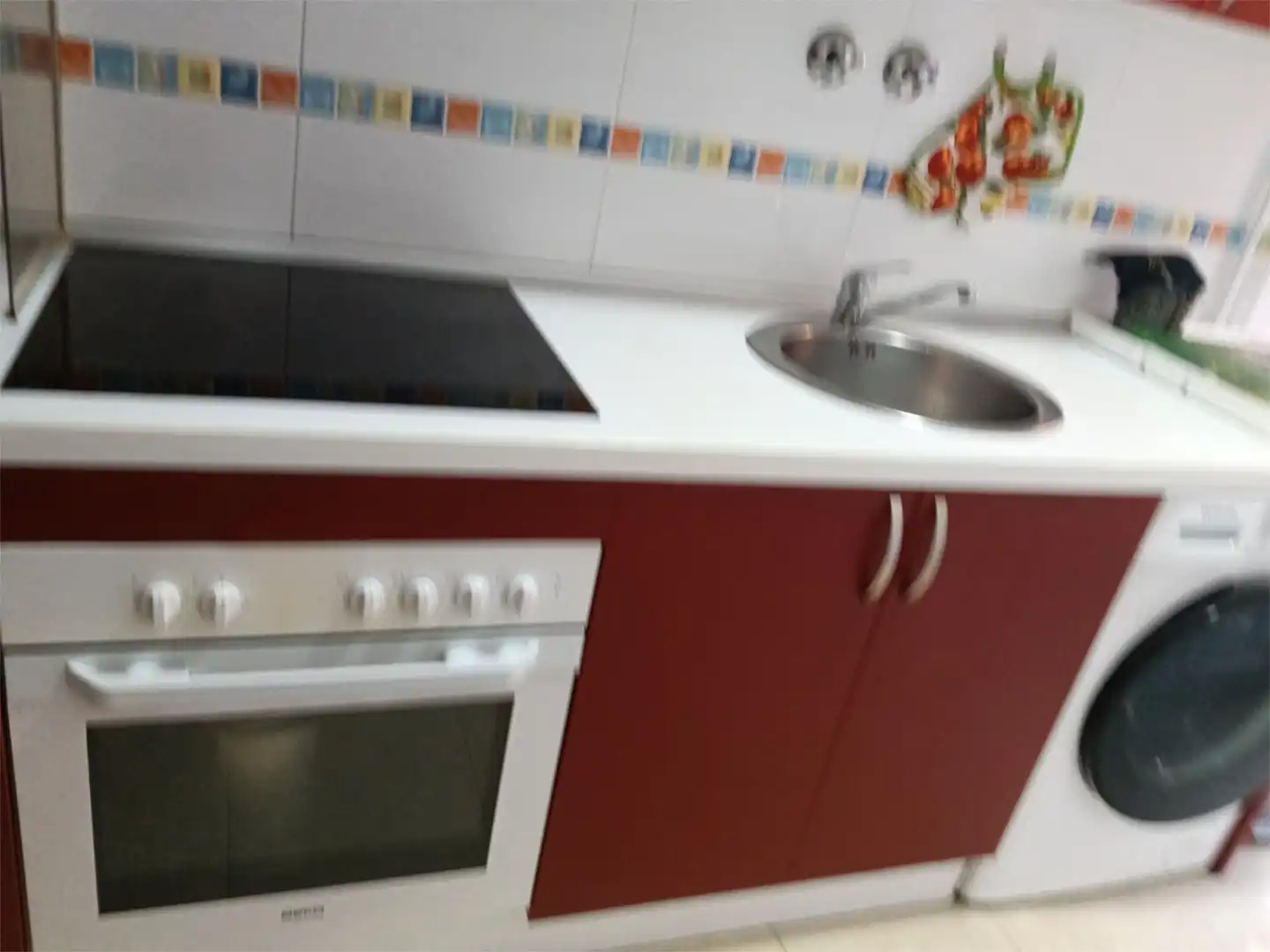 Pis en venda a Calle Zaragoza, 26, Flores de Sil - La Placa Cuina de Pis en venda en Ponferrada amb Aire condicionat, Calefacció i Parquet