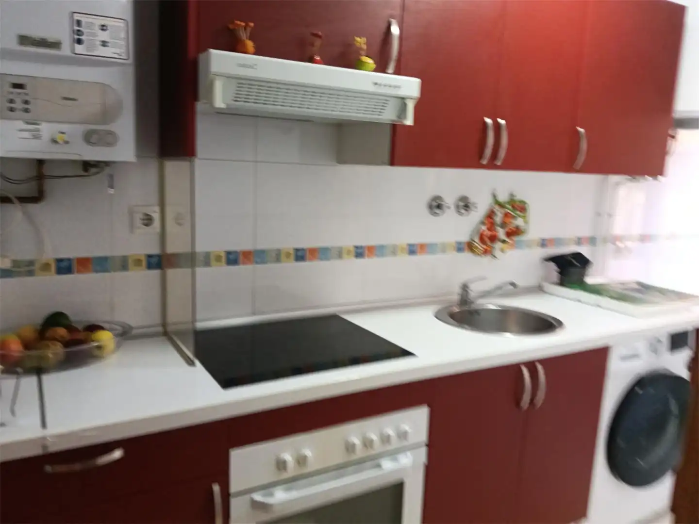 Pis en venda a Calle Zaragoza, 26, Flores de Sil - La Placa Cuina de Pis en venda en Ponferrada amb Aire condicionat, Calefacció i Parquet
