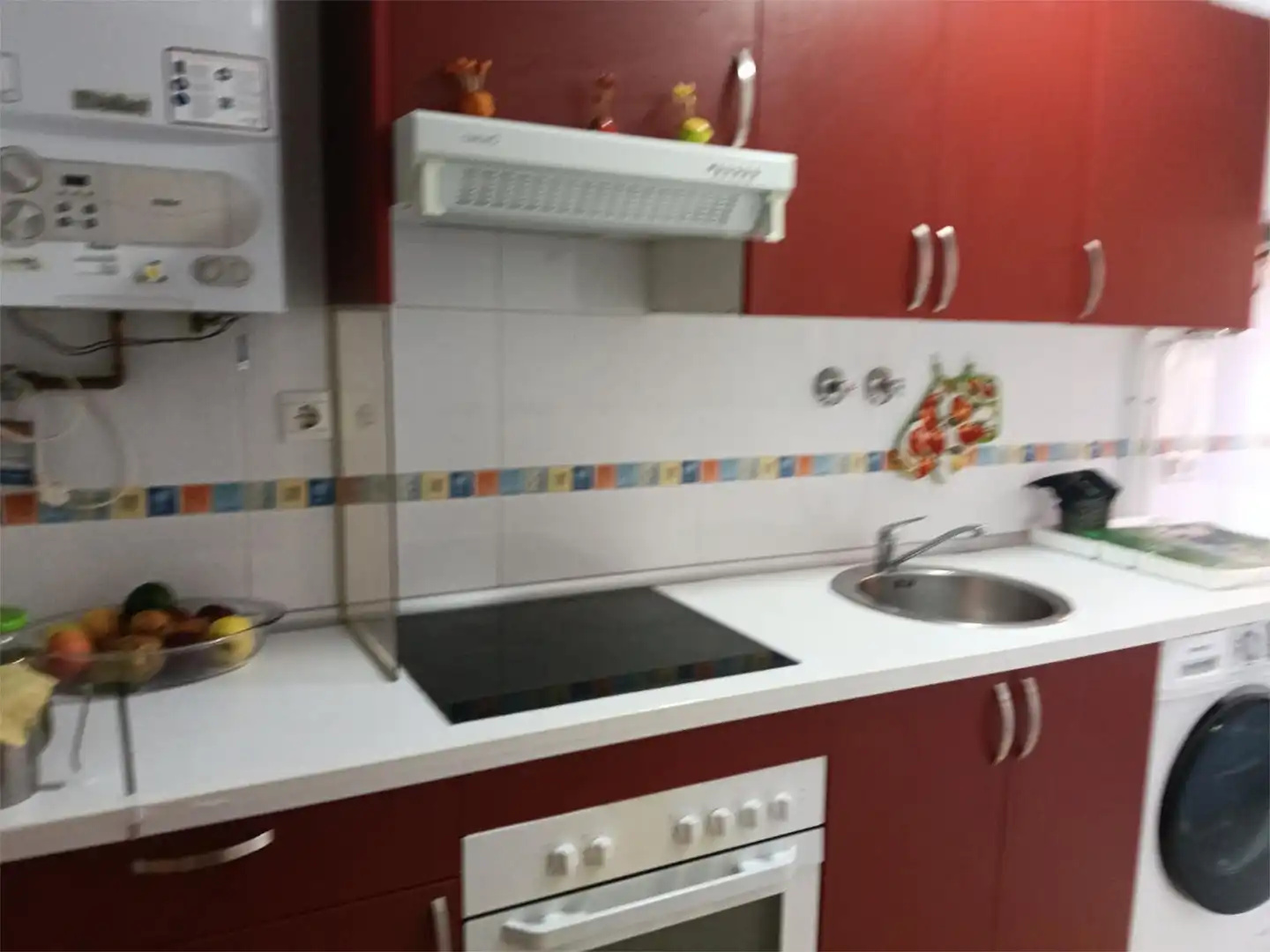 Pis en venda a Calle Zaragoza, 26, Flores de Sil - La Placa Cuina de Pis en venda en Ponferrada amb Aire condicionat, Calefacció i Parquet