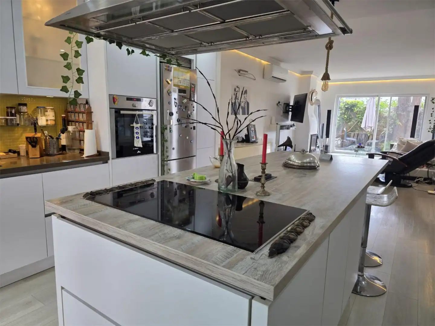 Cuina de Casa o xalet en venda en Marbella amb Aire condicionat, Calefacció i Jardí privat