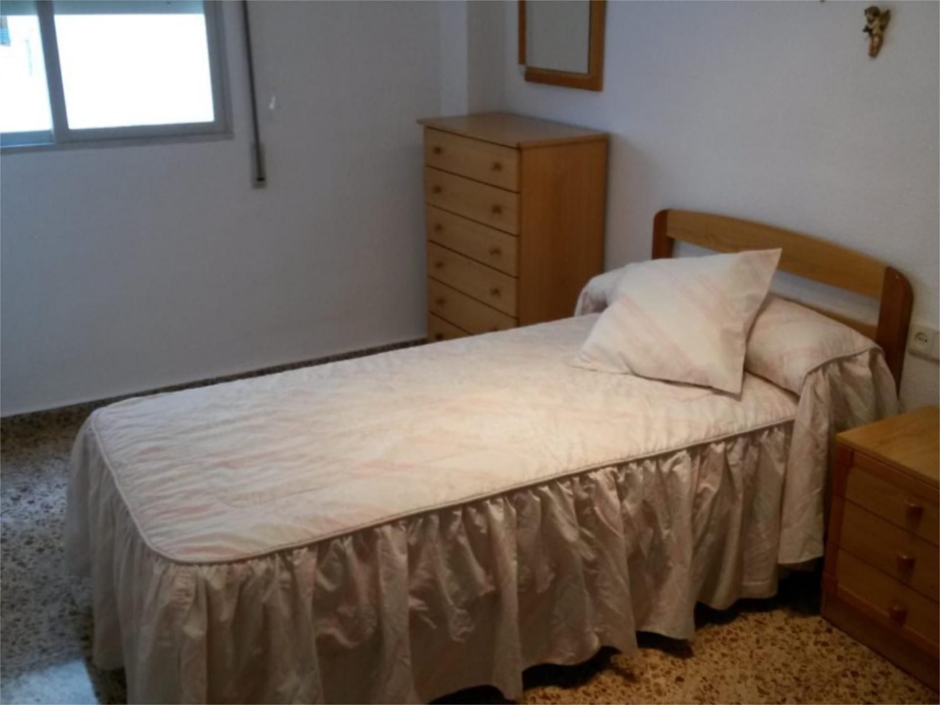 Bedroom of Flat for share in  Valencia Capital  with Air Conditioner, Furnished and Community parking