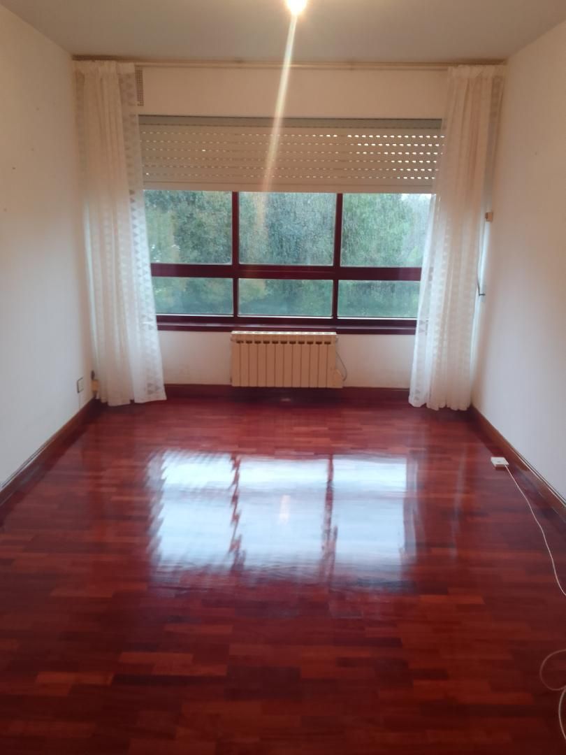 Habitación de Piso en venta en Oleiros con Calefacción, Parquet y Lavadora