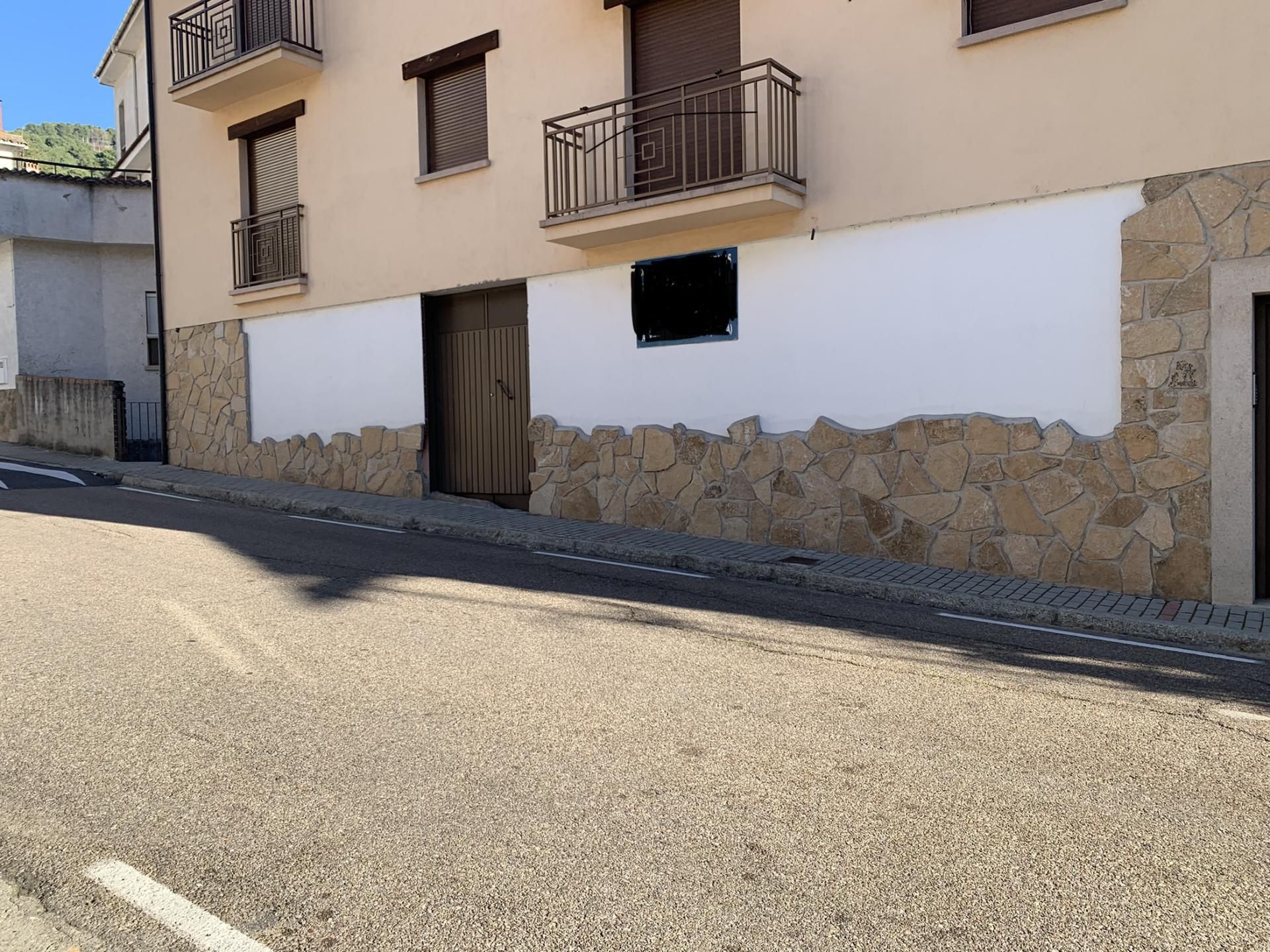 Vista exterior de Local en venta en El Hornillo 