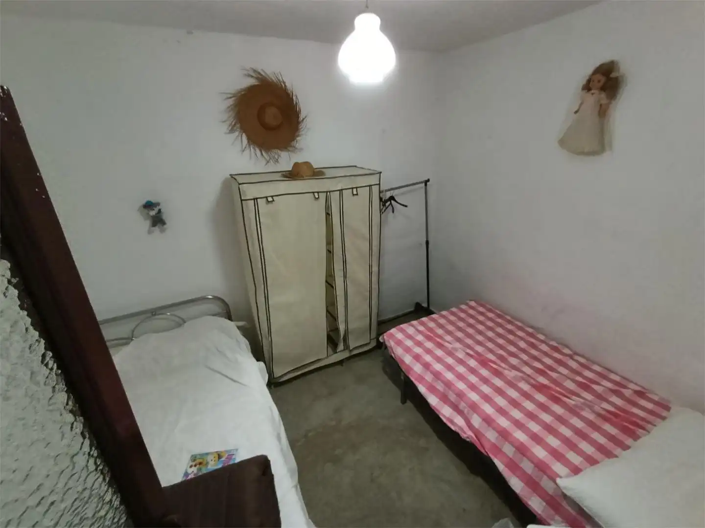 Casa adosada en venda a Calle Estación, 3, Pórtugos Dormitori de Casa adosada en venda en Pórtugos amb Terrassa, Traster i Moblat