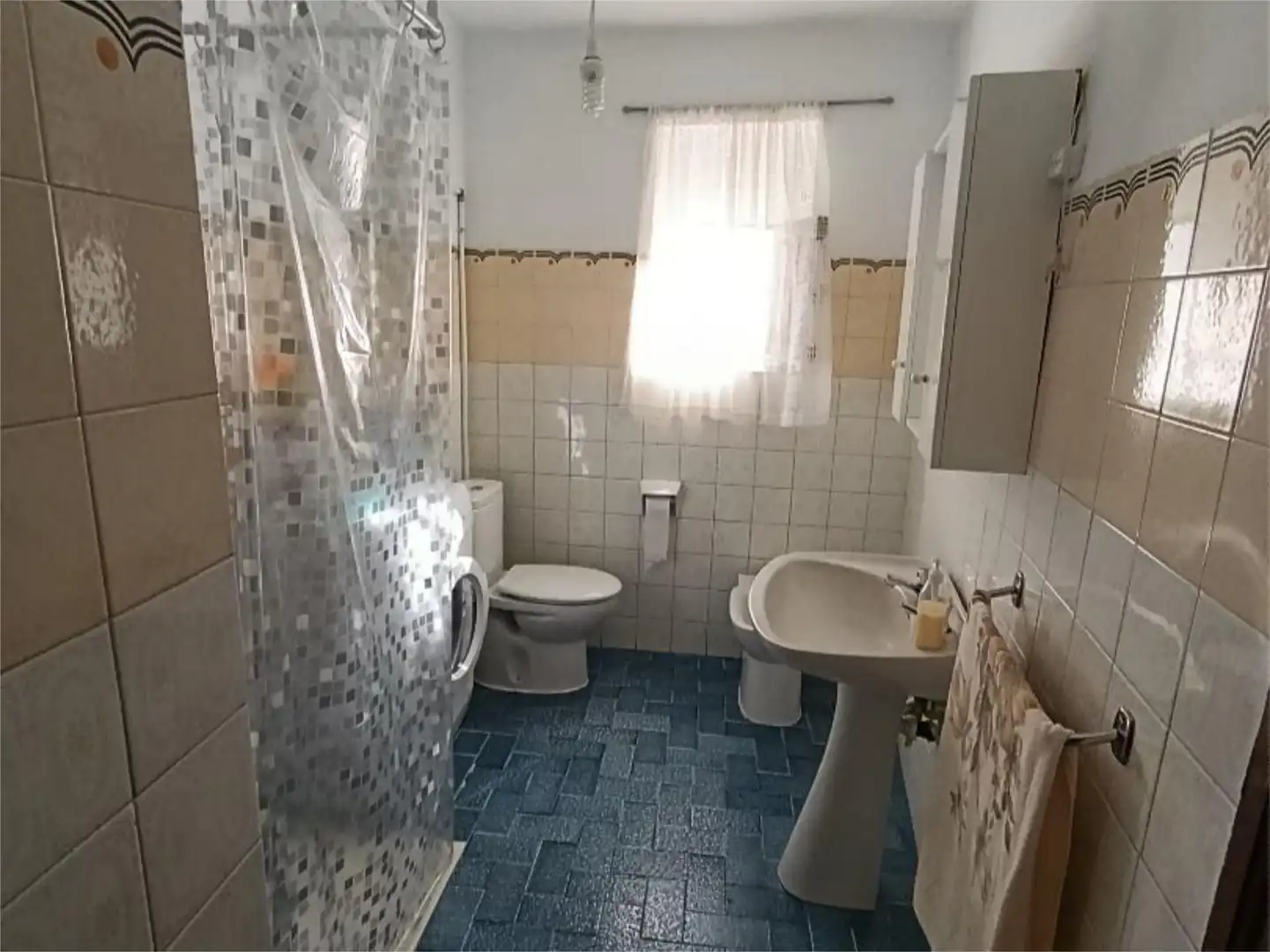 Casa adosada en venda a Calle Estación, 3, Pórtugos Bany de Casa adosada en venda en Pórtugos amb Terrassa, Traster i Moblat