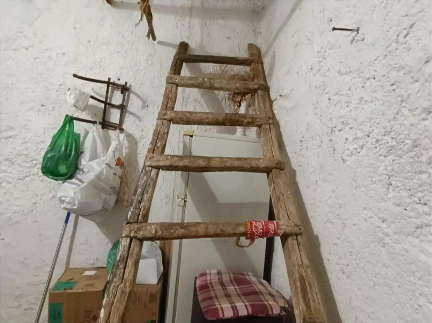 Casa adosada en venda a Calle Estación, 3, Pórtugos Dormitori de Casa adosada en venda en Pórtugos amb Terrassa, Traster i Moblat