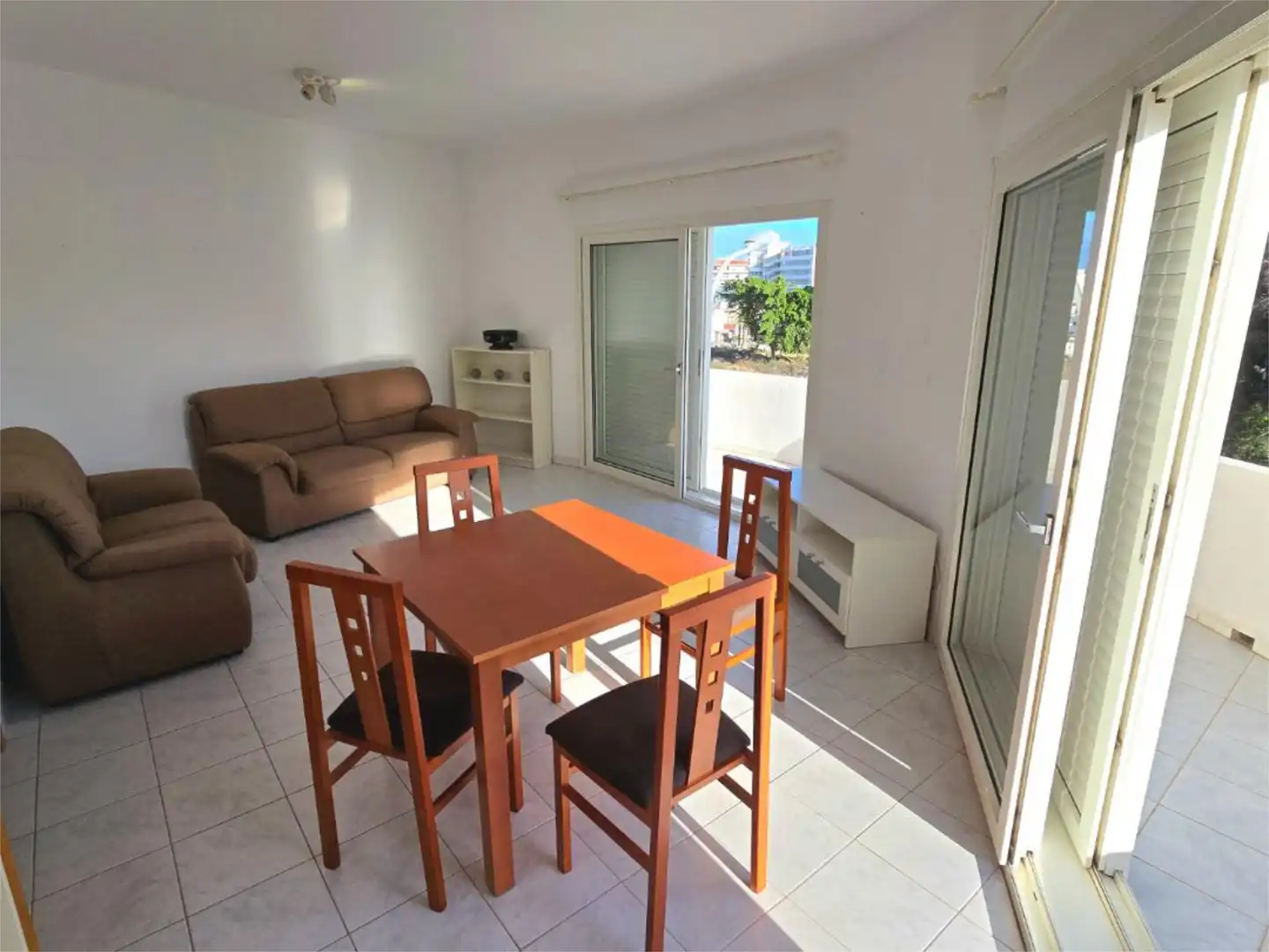 Vista exterior de Piso en venta en San Bartolomé de Tirajana con Terraza, Amueblado y Balcón