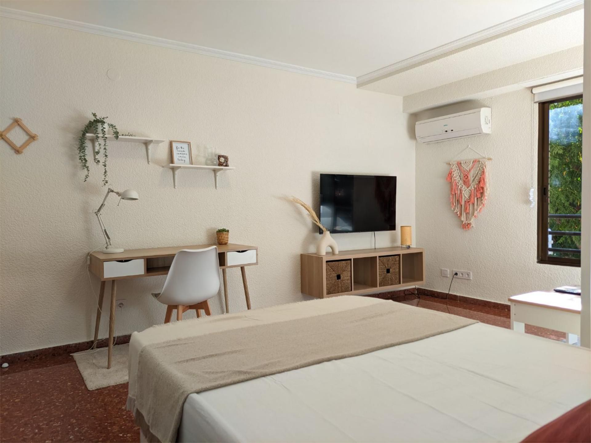 Habitación de Piso para compartir en Torrent con Aire acondicionado y Amueblado