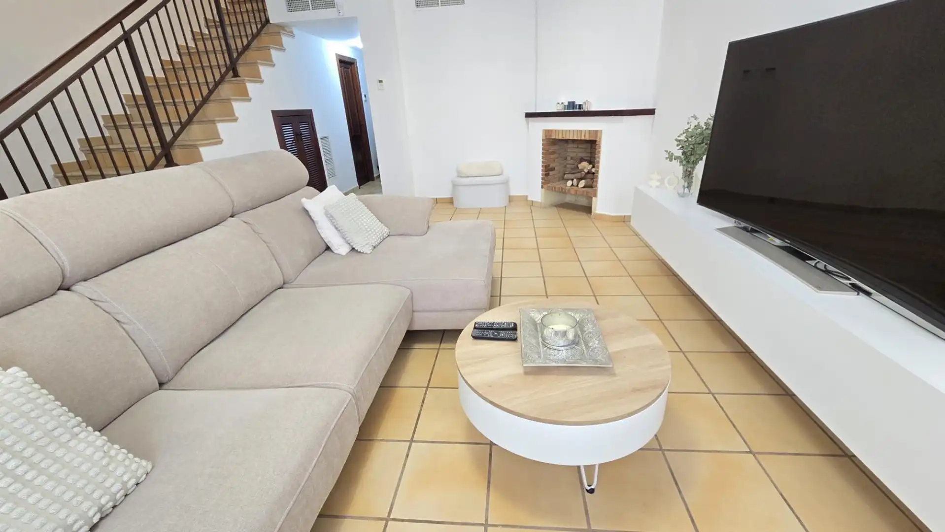 Casa adosada en venda a Calle B2a, 68, Hacienda del Álamo Golf Sala d'estar de Casa adosada en venda en Fuente Álamo de Murcia amb Aire condicionat, Terrassa i Piscina