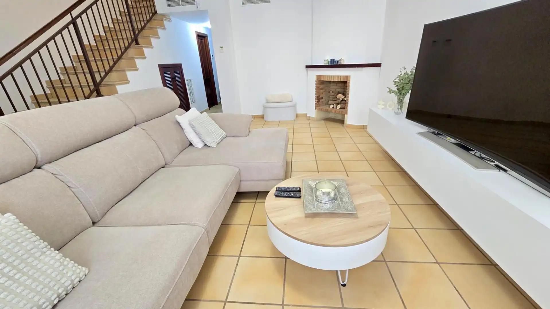 Casa adosada en venda a Calle B2a, 68, Hacienda del Álamo Golf Sala d'estar de Casa adosada en venda en Fuente Álamo de Murcia amb Aire condicionat, Terrassa i Piscina