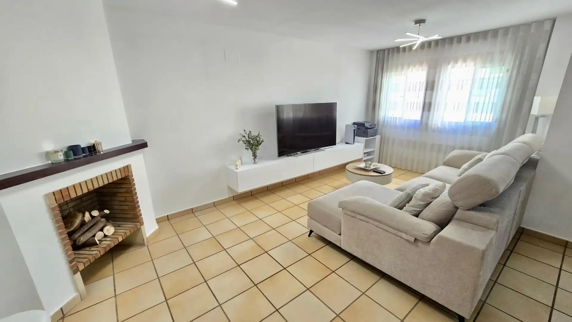 Casa adosada en venda a Calle B2a, 68, Hacienda del Álamo Golf Sala d'estar de Casa adosada en venda en Fuente Álamo de Murcia amb Aire condicionat, Terrassa i Piscina