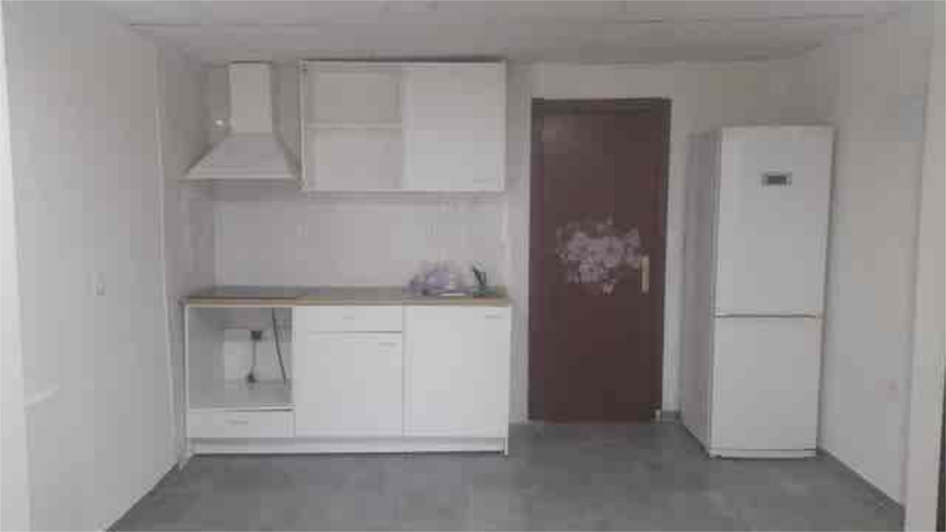 Kitchen of Apartments for rent in  Sevilla Capital