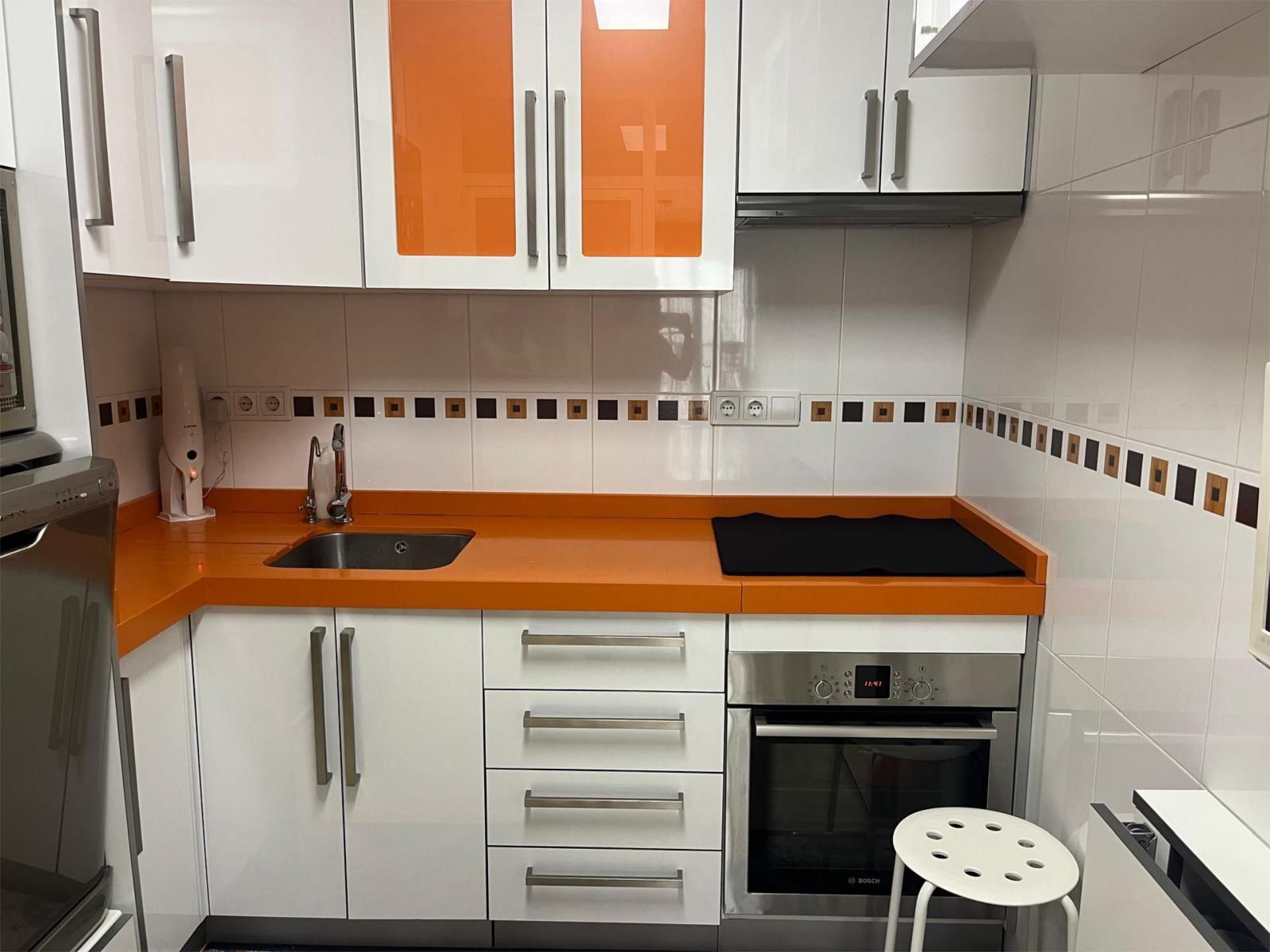 Pis de lloguer a Avenida de las Fuerzas Armadas, 28, Los Angeles - Apolonia