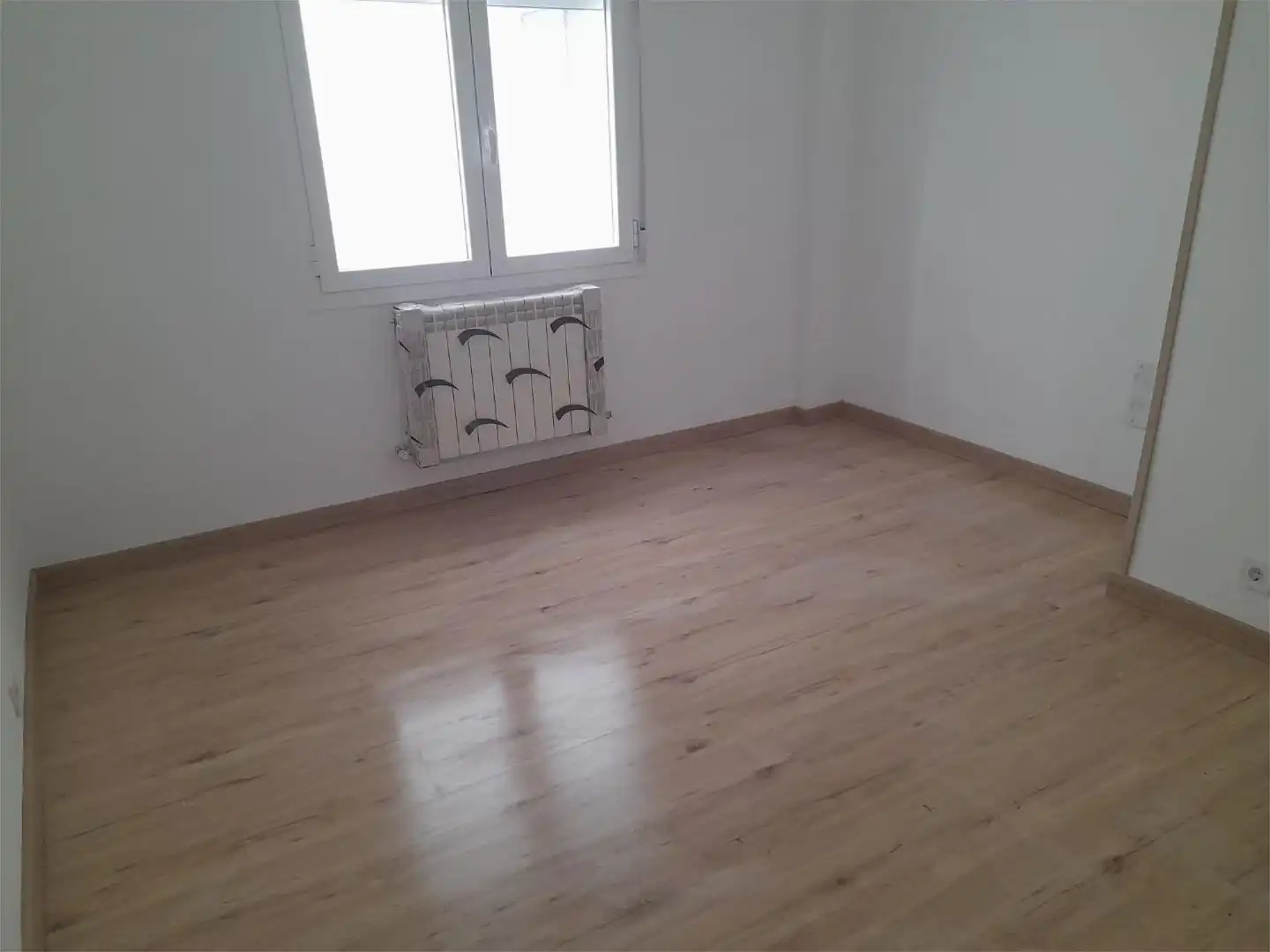Piso en venta en Avenida de la Constitución Española, 3, Gamonal - San Bruno - G9 Habitación de Piso en venta en Burgos Capital con Terraza