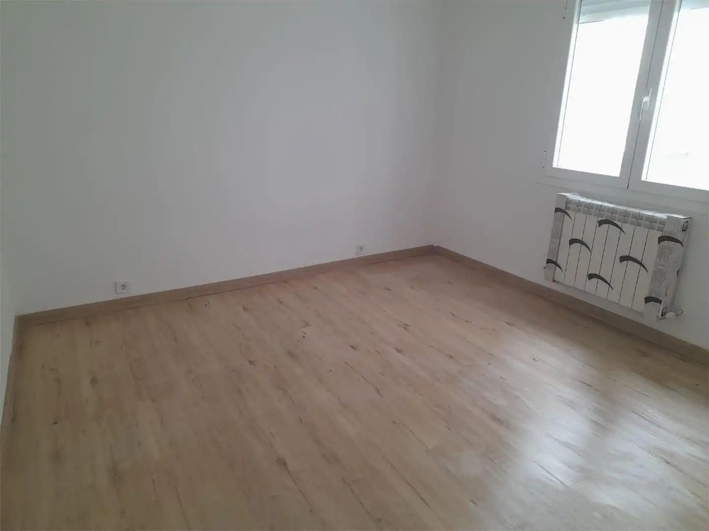 Piso en venta en Avenida de la Constitución Española, 3, Gamonal - San Bruno - G9 Habitación de Piso en venta en Burgos Capital con Terraza
