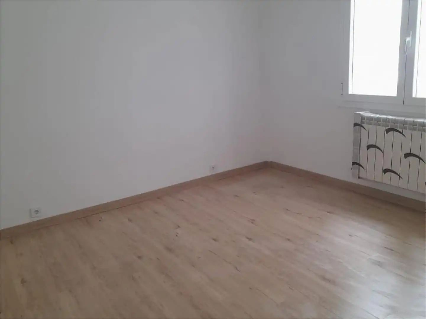 Piso en venta en Avenida de la Constitución Española, 3, Gamonal - San Bruno - G9 Habitación de Piso en venta en Burgos Capital con Terraza