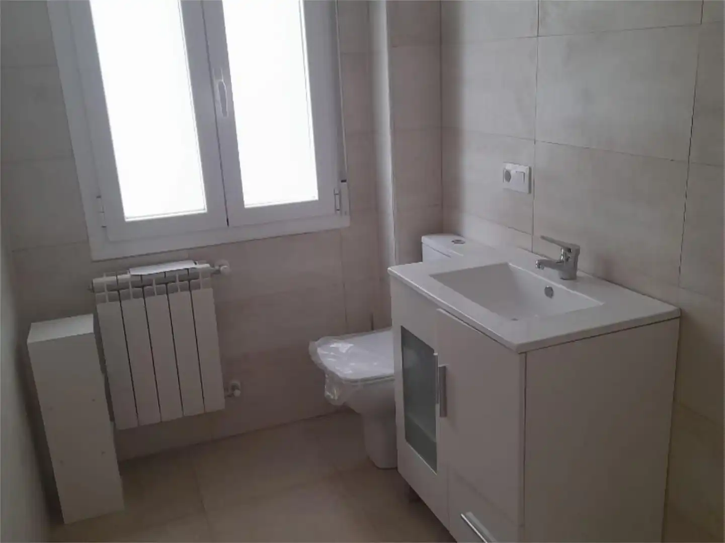 Piso en venta en Avenida de la Constitución Española, 3, Gamonal - San Bruno - G9 Baño de Piso en venta en Burgos Capital con Terraza