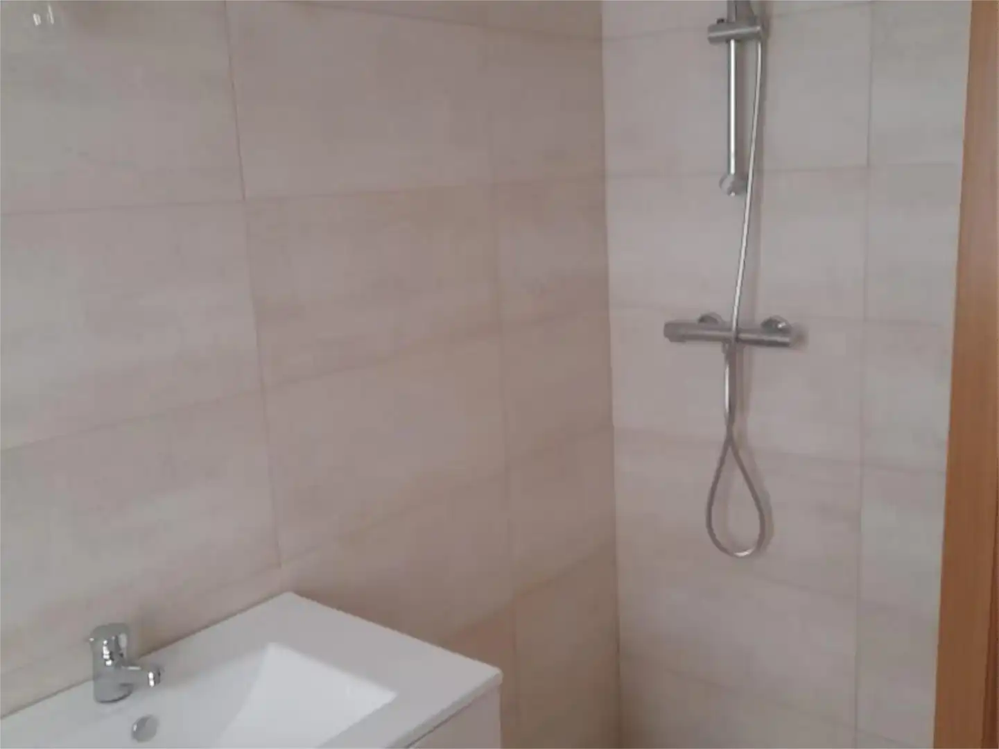 Piso en venta en Avenida de la Constitución Española, 3, Gamonal - San Bruno - G9 Baño de Piso en venta en Burgos Capital con Terraza