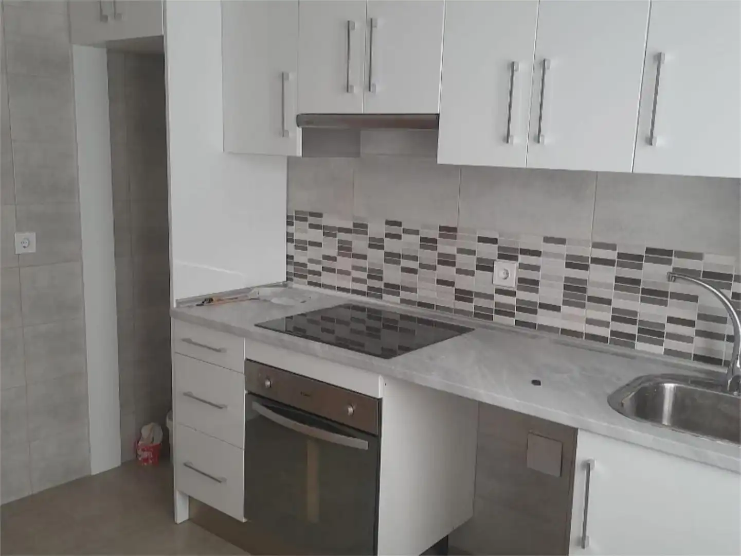 Piso en venta en Avenida de la Constitución Española, 3, Gamonal - San Bruno - G9 Cocina de Piso en venta en Burgos Capital con Terraza