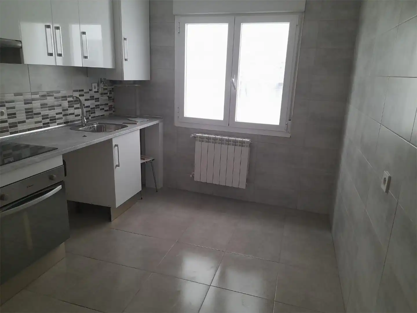 Piso en venta en Avenida de la Constitución Española, 3, Gamonal - San Bruno - G9 Cocina de Piso en venta en Burgos Capital con Terraza