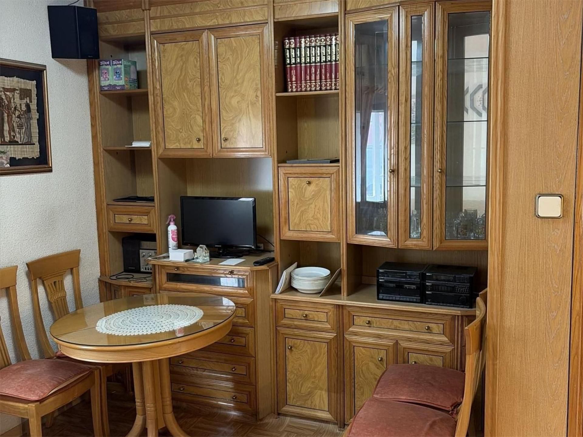 Sala d'estar de Pis en venda en  Madrid Capital amb Calefacció, Parquet i Terrassa