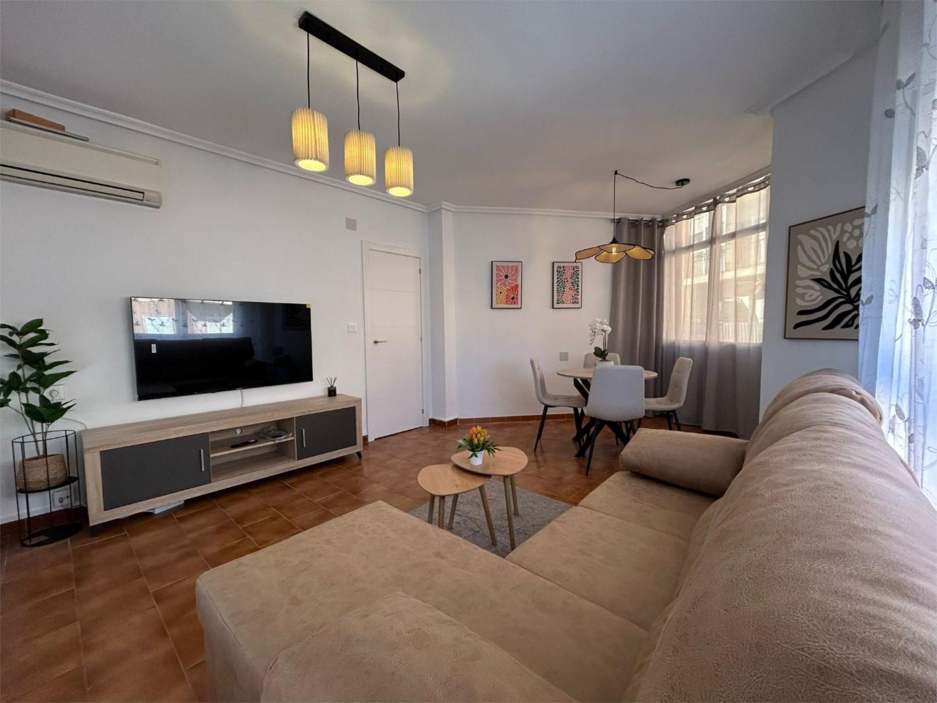 Sala d'estar de Pis de lloguer en Petrer amb Aire condicionat, Parquet i Moblat