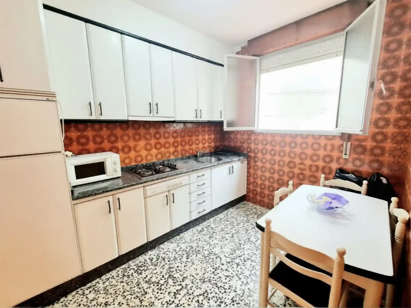 Casa adosada en venta en San Francisco Cocina de Casa adosada en venta en Ourense Capital con Balcón