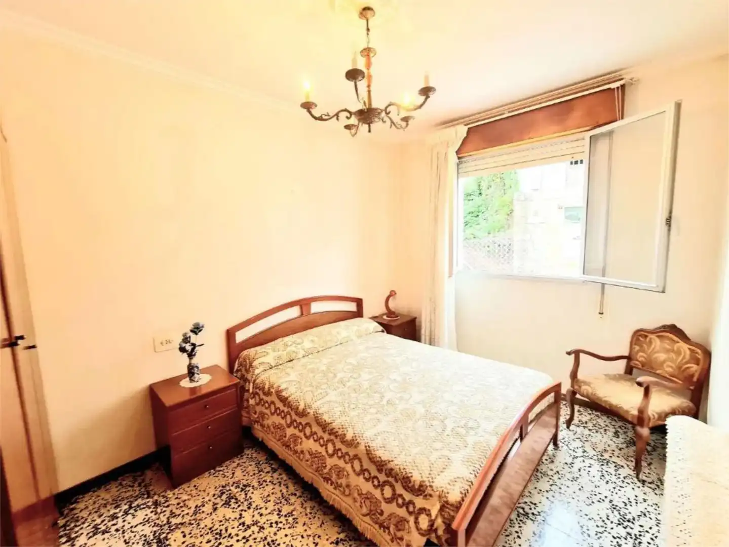 Casa adosada en venta en San Francisco Habitación de Casa adosada en venta en Ourense Capital con Balcón