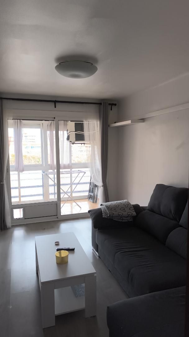 Bedroom of Flat for share in El Prat de Llobregat  with Air Conditioner, Parquet flooring and Furnished