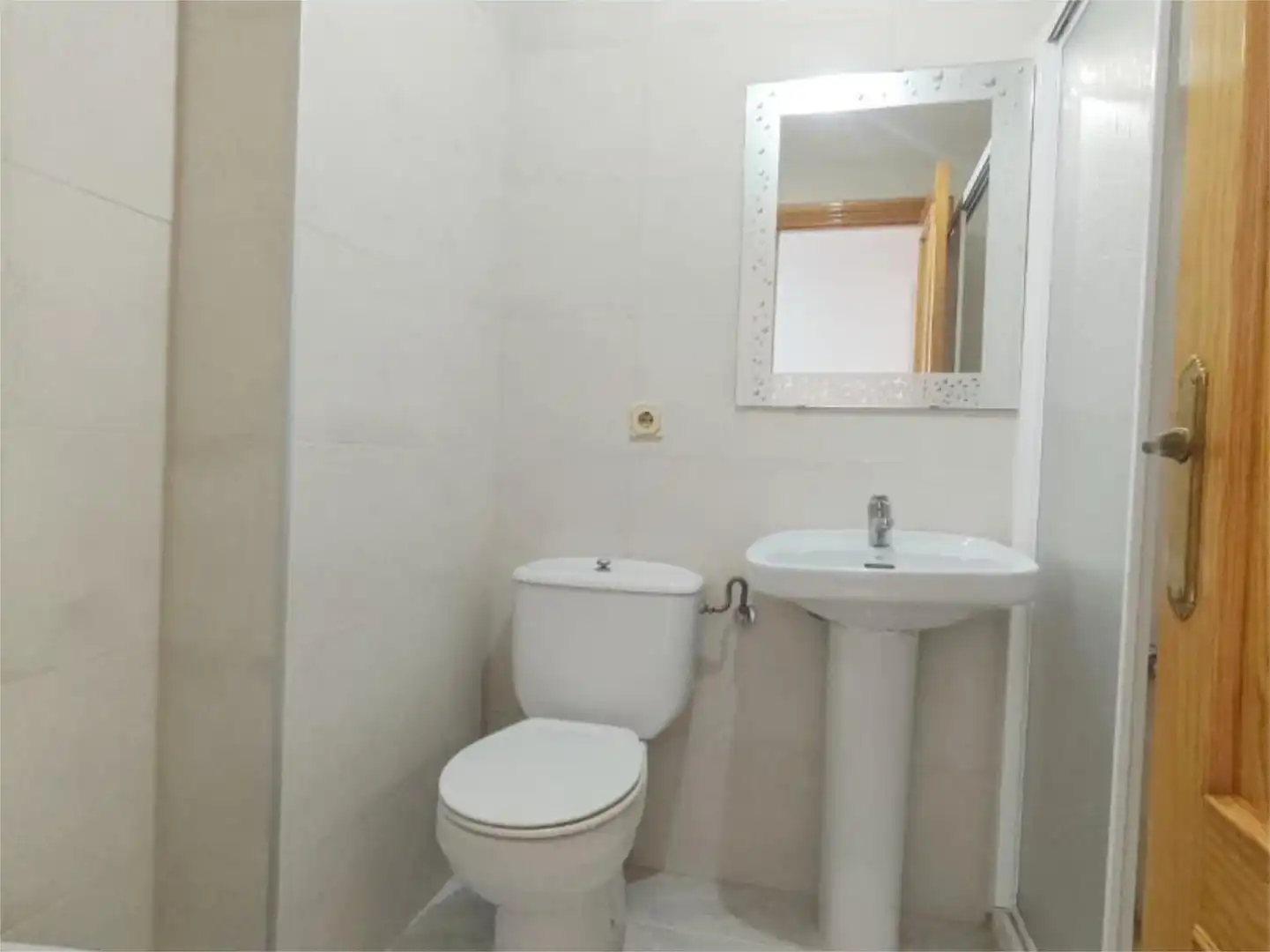 Piso en venta en Calle Federica Montseny, 3, Villa del Río Baño de Piso en venta en Villa del Río con Terraza y Balcón