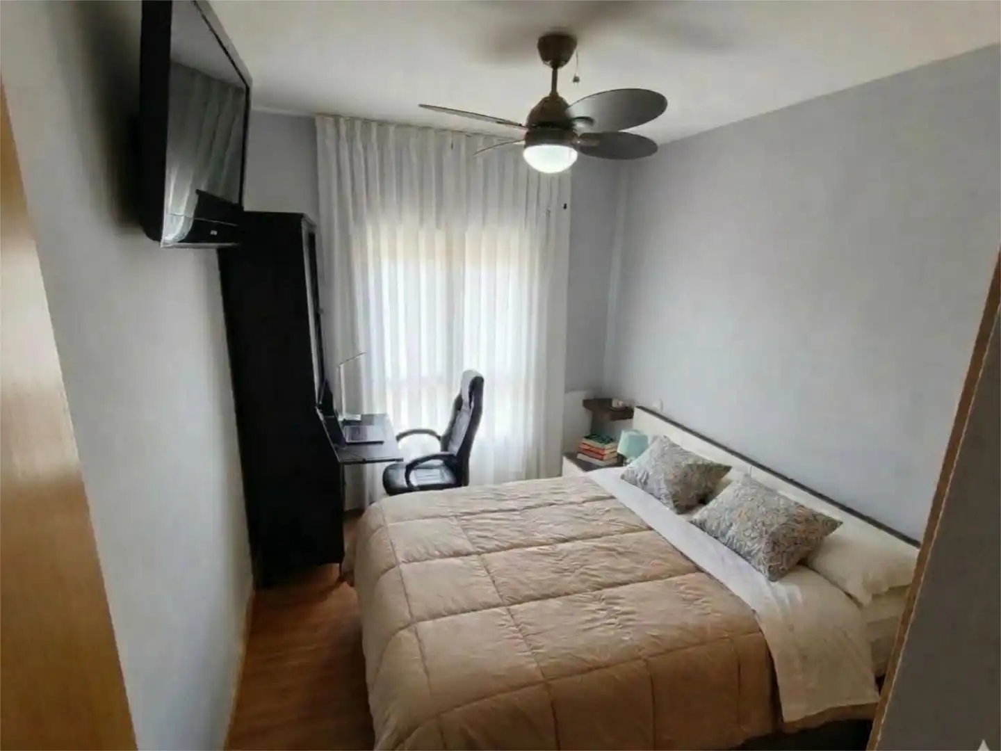 Piso en venta en Calle de Hermenegildo Bielsa, 11, Moscardó Habitación de Piso en venta en Madrid con Aire acondicionado y Balcón