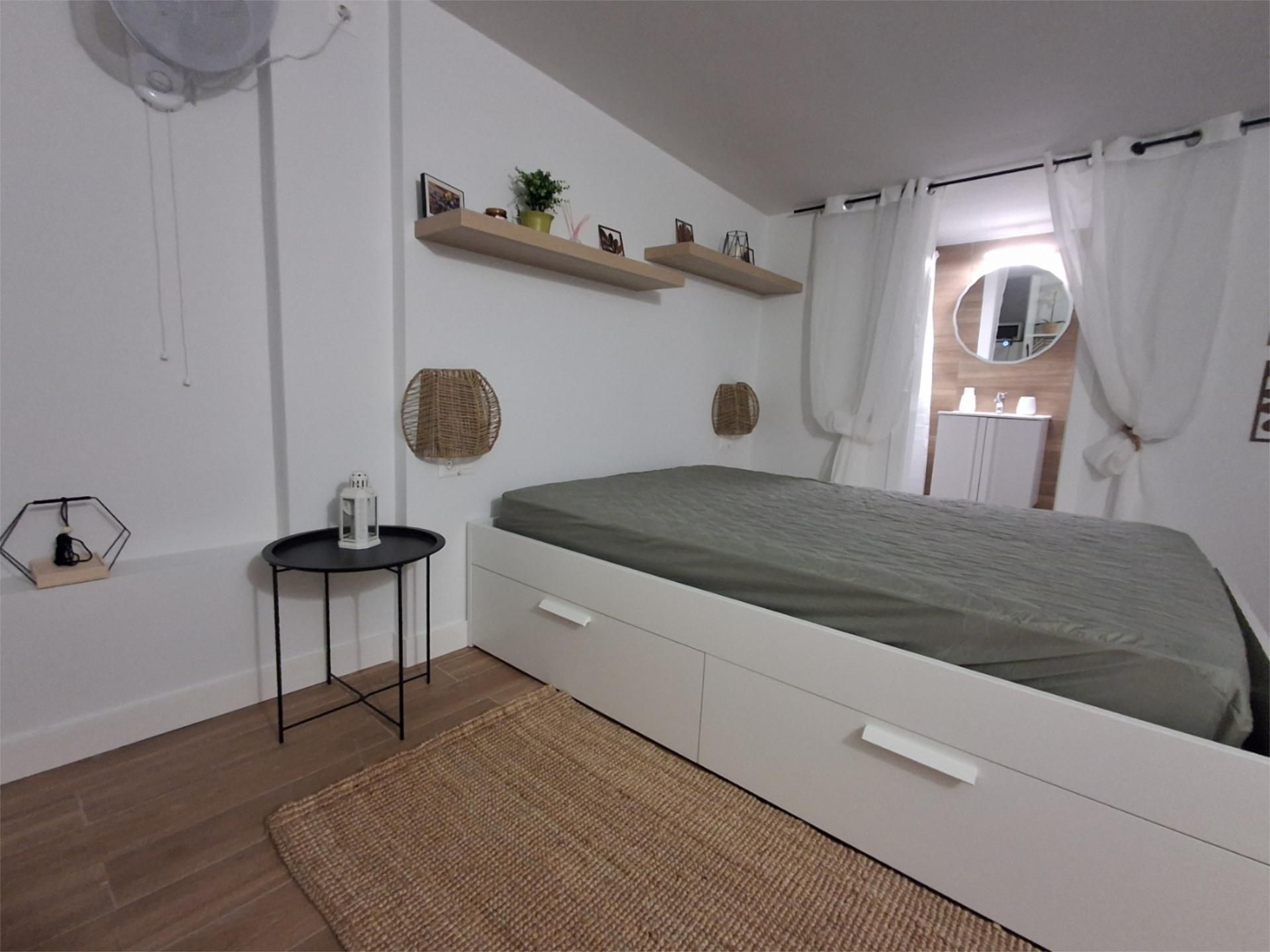 Habitación de Estudio de alquiler en Güímar con Lavadora, Microondas y TV