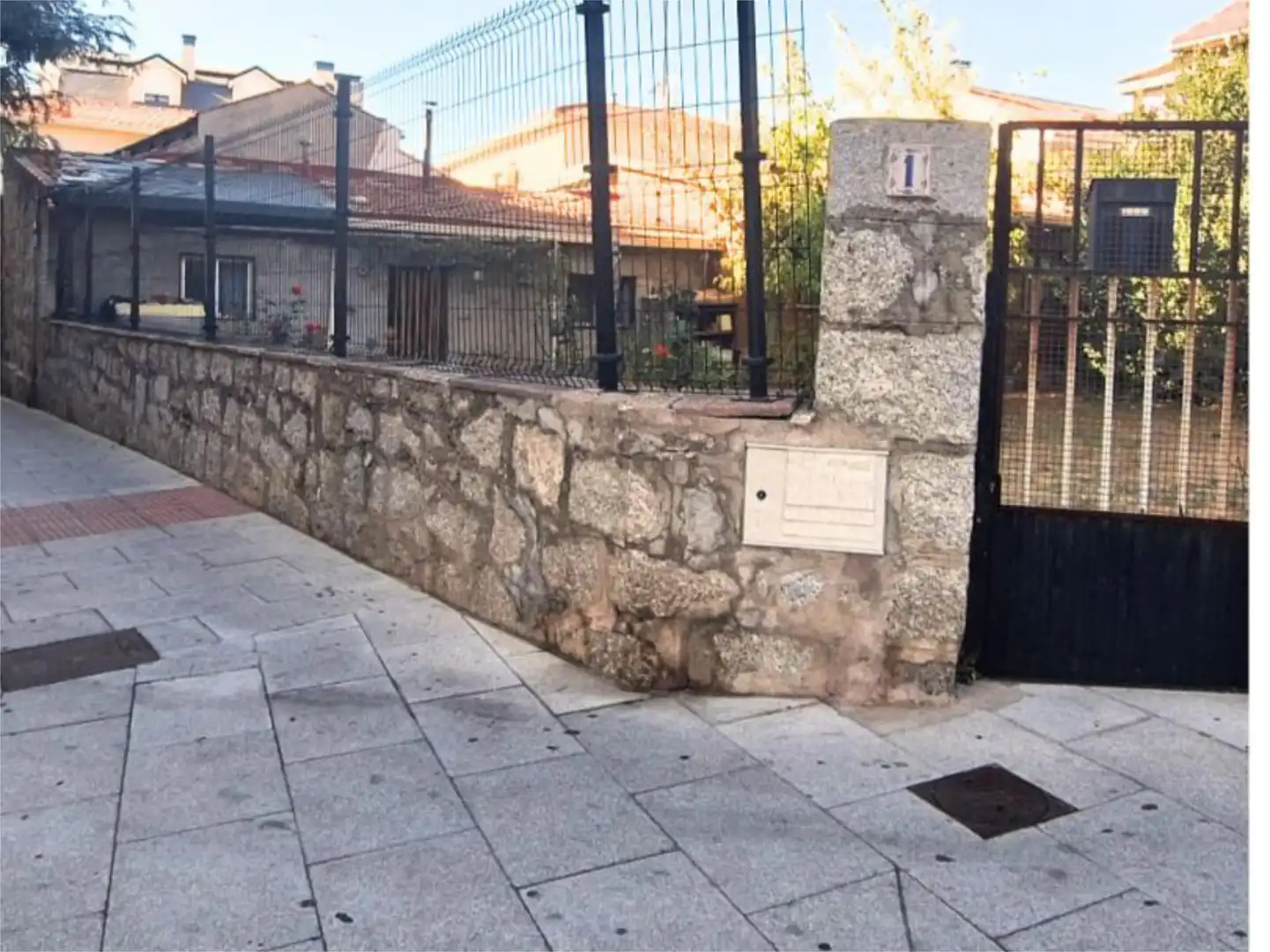 Flat for sale in Calle Segovia, 1, Villalba Estación Exterior view of Flat for sale in Collado Villalba with Air Conditioner, Heating and Private garden