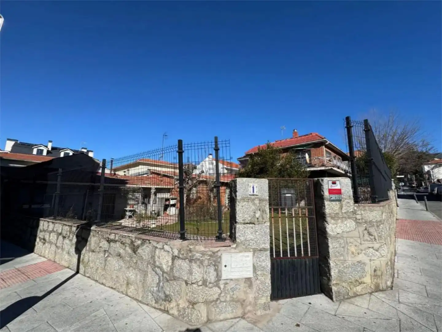 Flat for sale in Calle Segovia, 1, Villalba Estación Exterior view of Flat for sale in Collado Villalba with Air Conditioner, Heating and Private garden